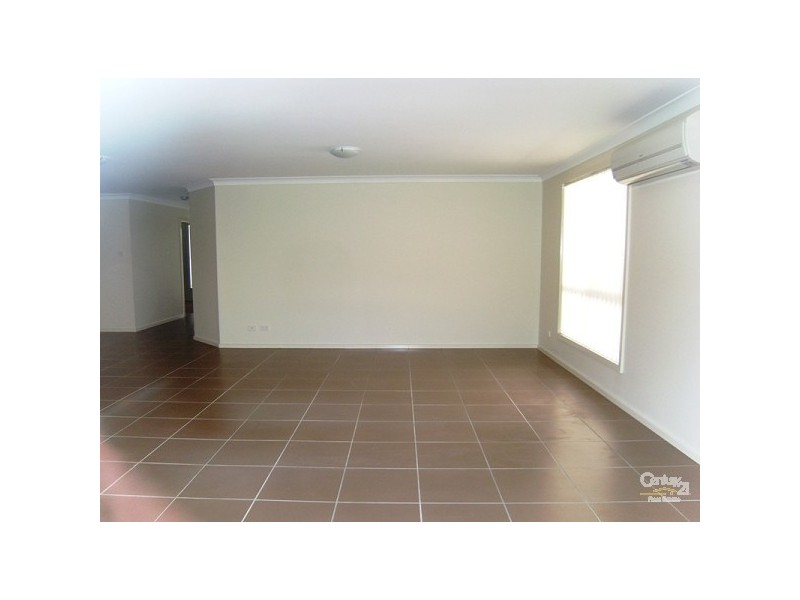 5 Clarkestone Avenue, Cameron Park NSW 2285