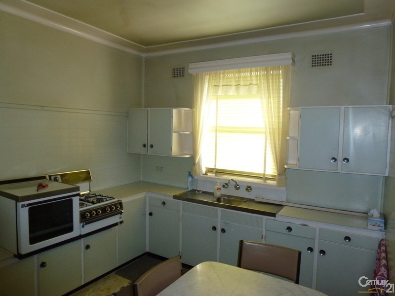 4 Henry Street, Adamstown NSW 2289