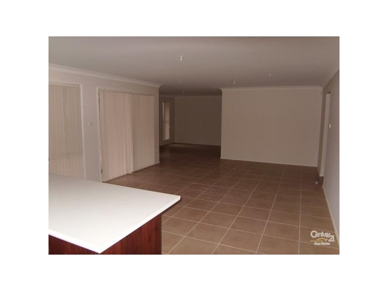 8 Redmond Circuit, Cameron Park NSW 2285