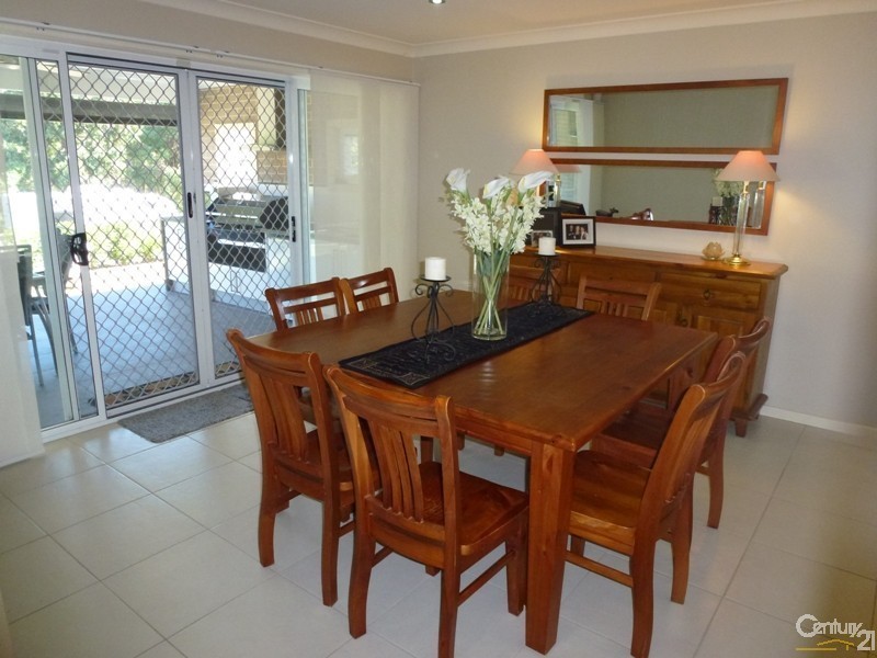 3 Canada Crescent, Cameron Park NSW 2285