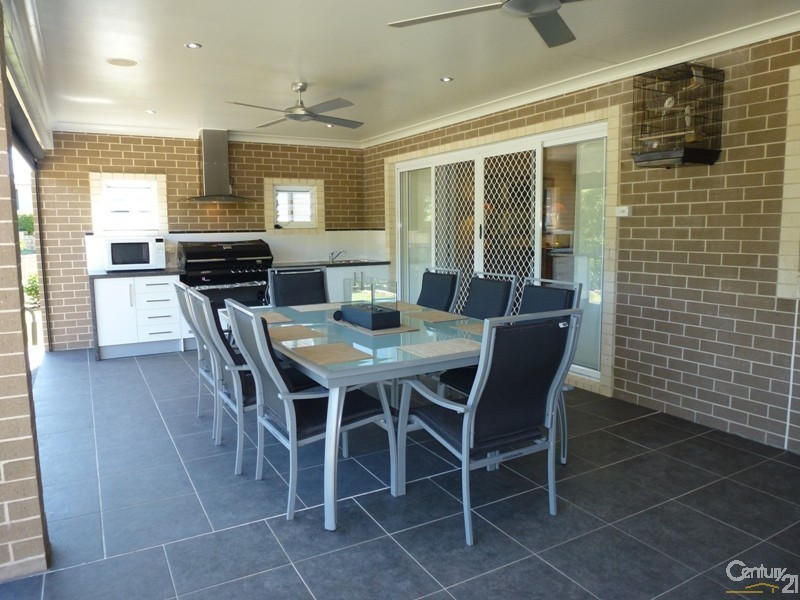 3 Canada Crescent, Cameron Park NSW 2285