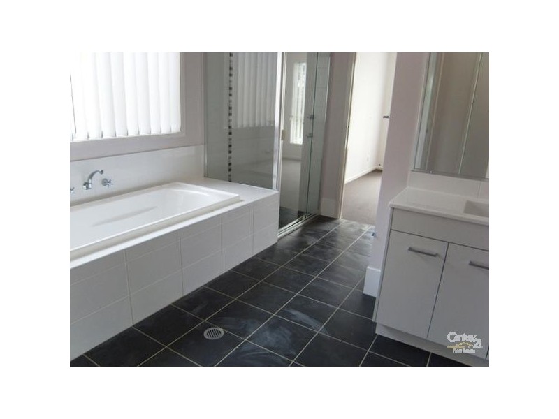 6 Galea Close, Cameron Park NSW 2285