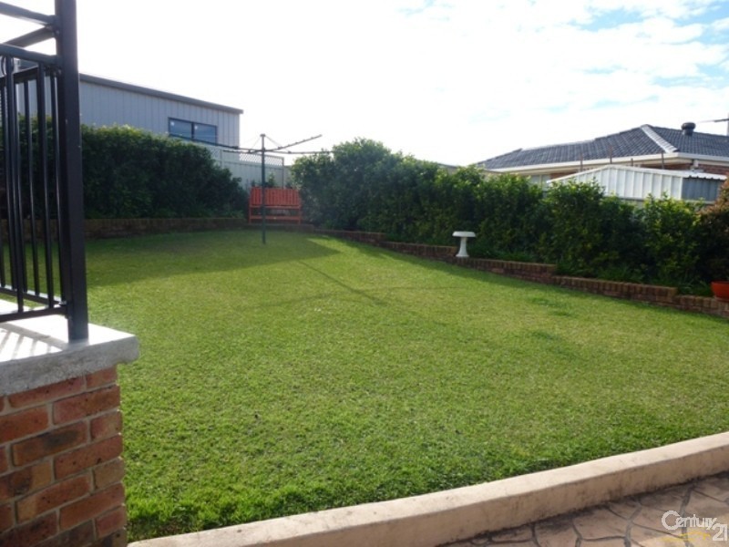 14 Hilldale Drive, Cameron Park NSW 2285