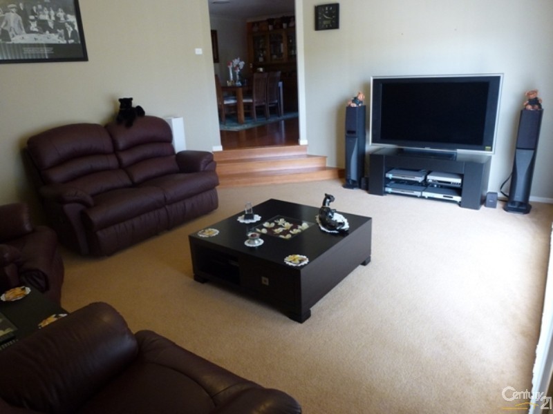 14 Hilldale Drive, Cameron Park NSW 2285