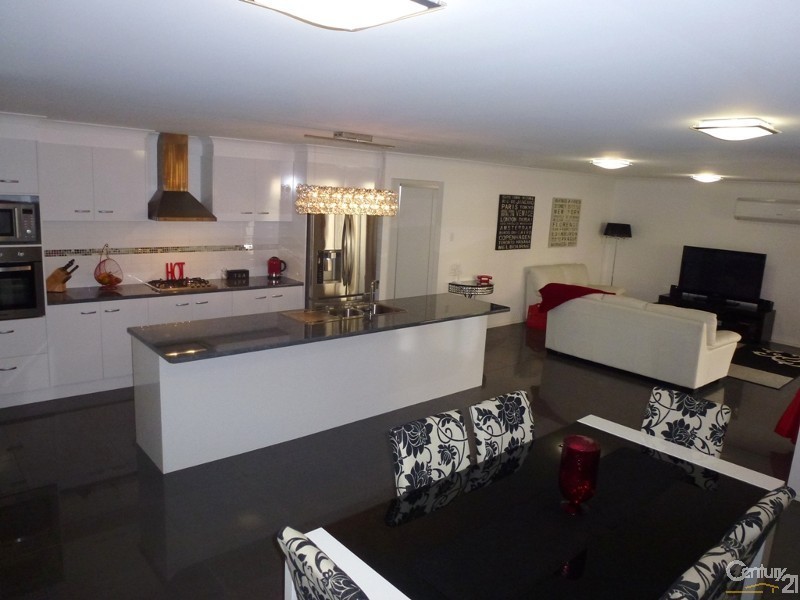 96 Northlakes Drive, Cameron Park NSW 2285