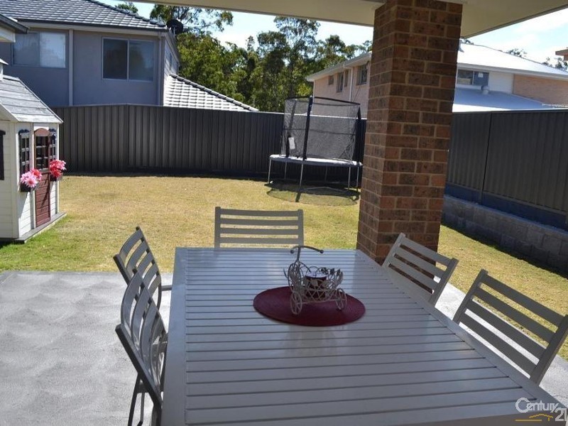 96 Northlakes Drive, Cameron Park NSW 2285