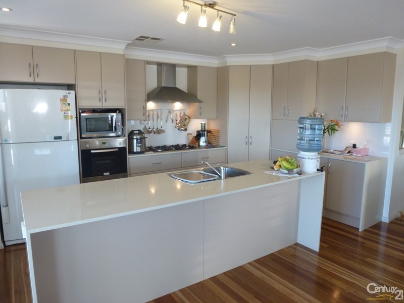 24 Graysynd Circuit, Cameron Park NSW 2285