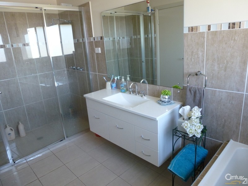 24 Graysynd Circuit, Cameron Park NSW 2285