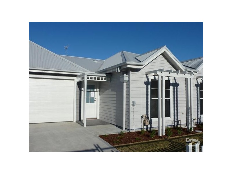 2/76 Harriett Street, Waratah NSW 2298