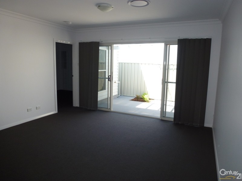 2/76 Harriett Street, Waratah NSW 2298