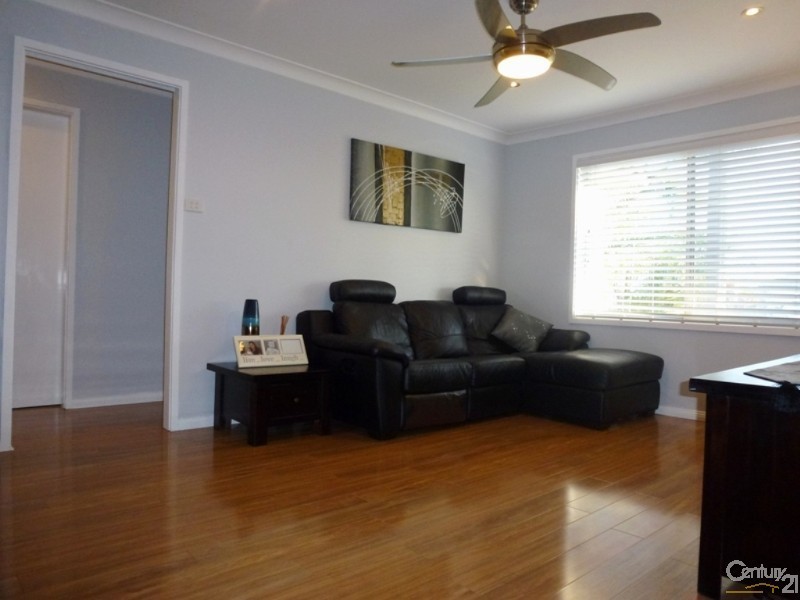 8 Tanunda Close, Holmesville NSW 2286