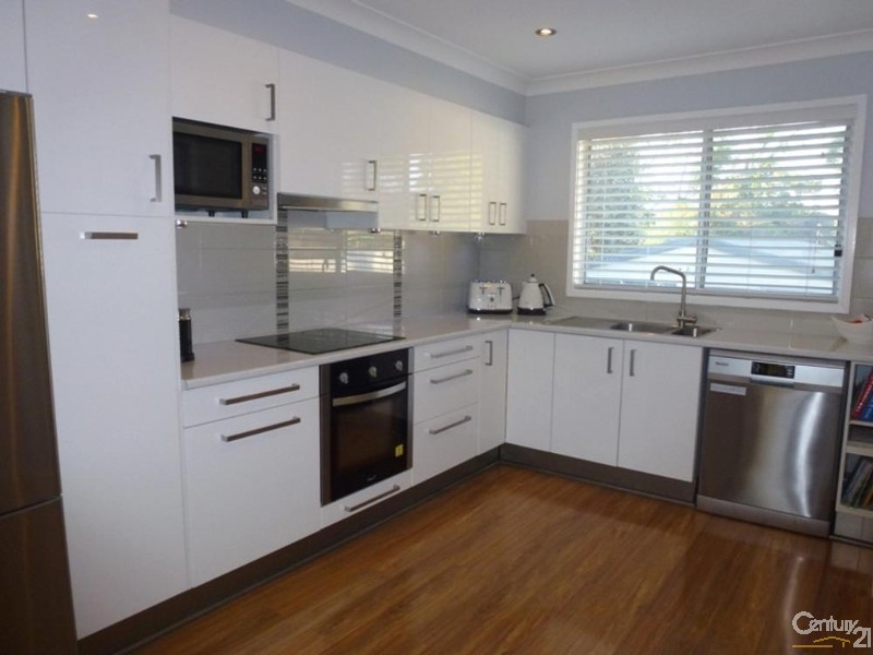 8 Tanunda Close, Holmesville NSW 2286