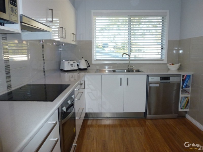 8 Tanunda Close, Holmesville NSW 2286