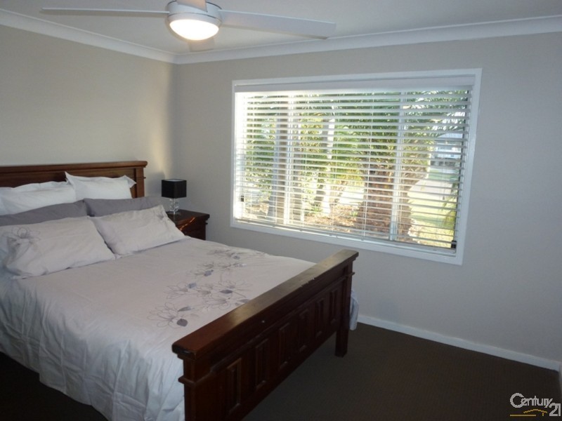 8 Tanunda Close, Holmesville NSW 2286