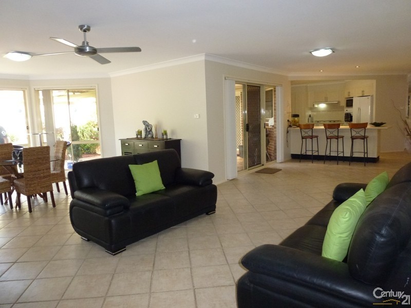 1 Amazona Way, Cameron Park NSW 2285