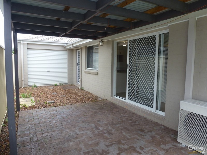 17 Lakeaire Circuit, Cameron Park NSW 2285