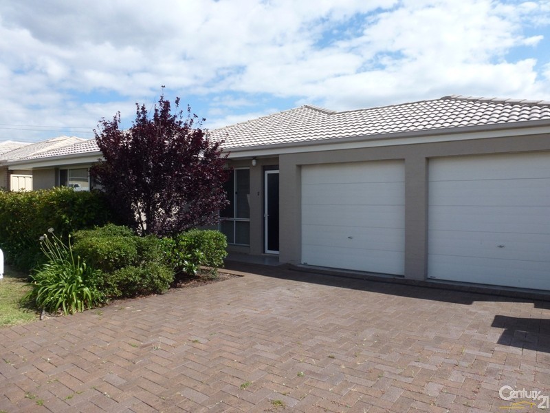 17 Lakeaire Circuit, Cameron Park NSW 2285