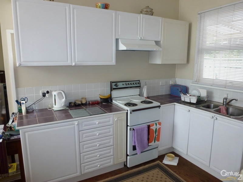 2 Dover Crescent, Waratah West NSW 2298