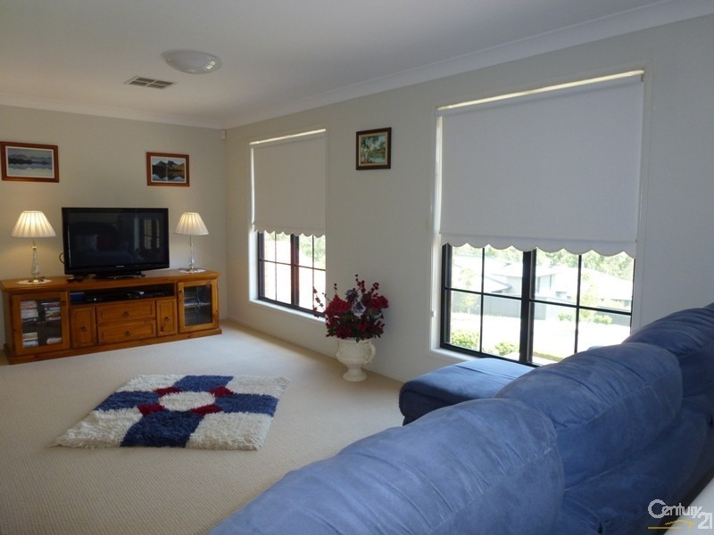 6 Atlas Grove, Cameron Park NSW 2285
