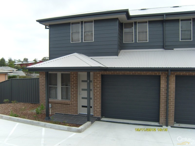 7/8 Angophora, Warabrook NSW 2304