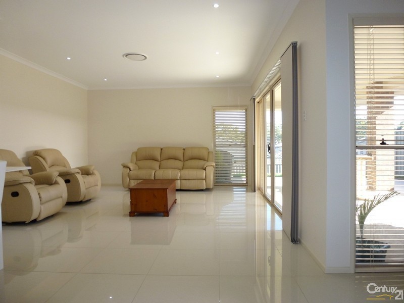 7 Foveaux Street, Cameron Park NSW 2285