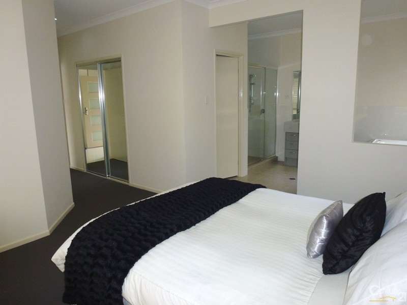 7 Foveaux Street, Cameron Park NSW 2285