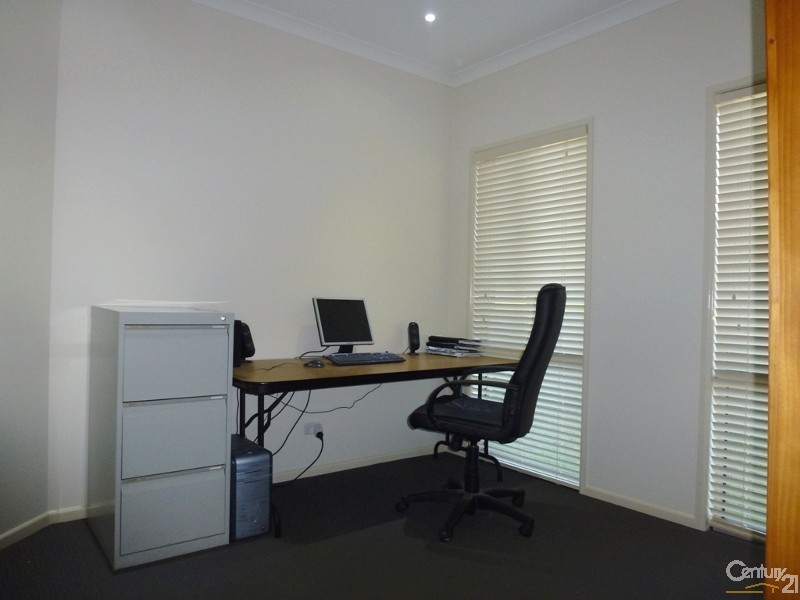 7 Foveaux Street, Cameron Park NSW 2285