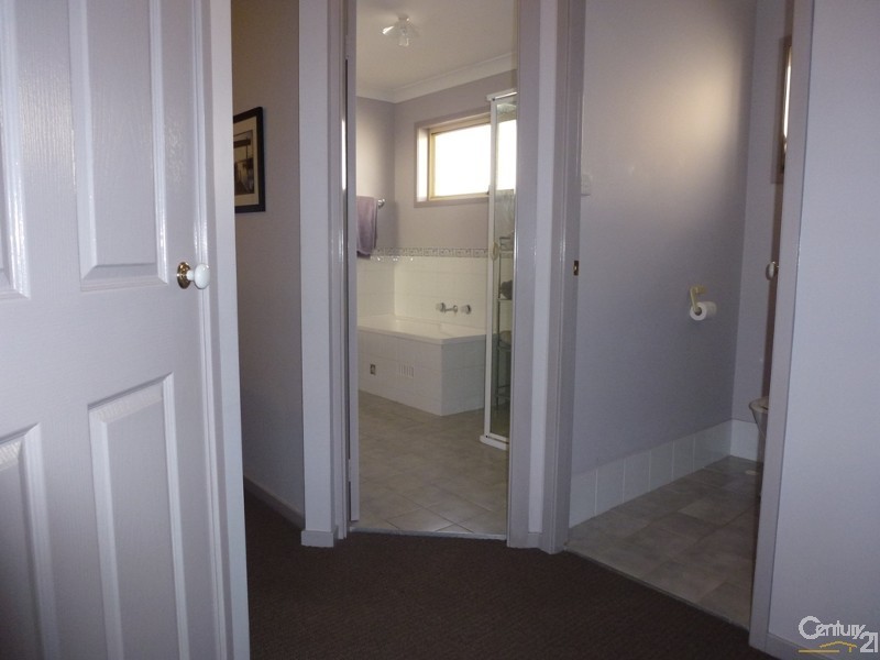 5 Toucan Close, Cameron Park NSW 2285