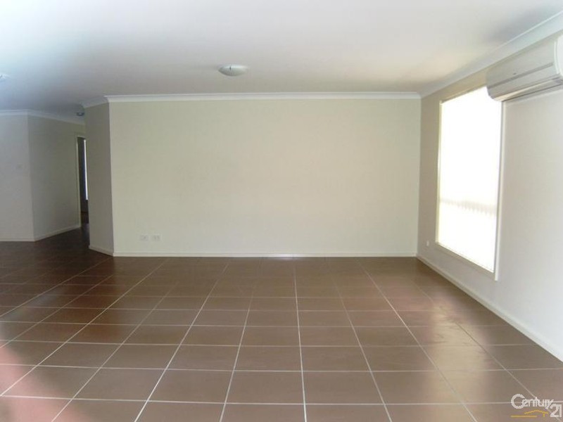 5 Clarkstone Avenue, Cameron Park NSW 2285
