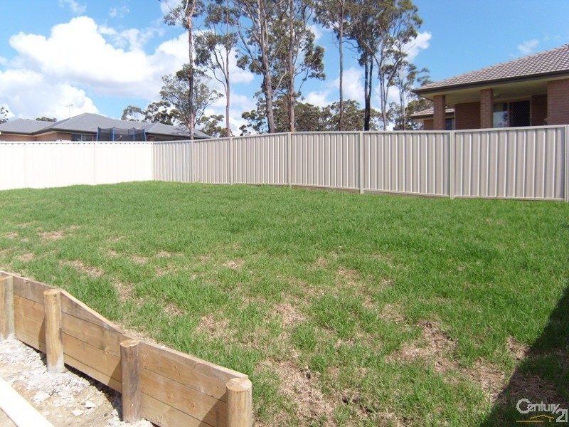 5 Clarkstone Avenue, Cameron Park NSW 2285