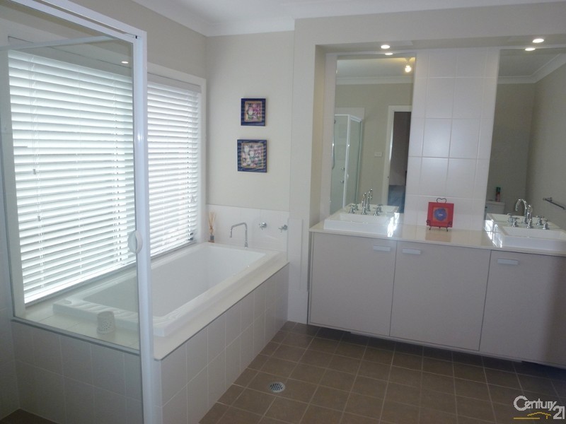 8 Konara Crescent, Fletcher NSW 2287