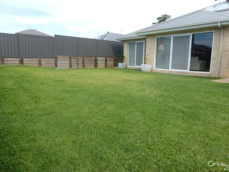 8 Konara Crescent, Fletcher NSW 2287