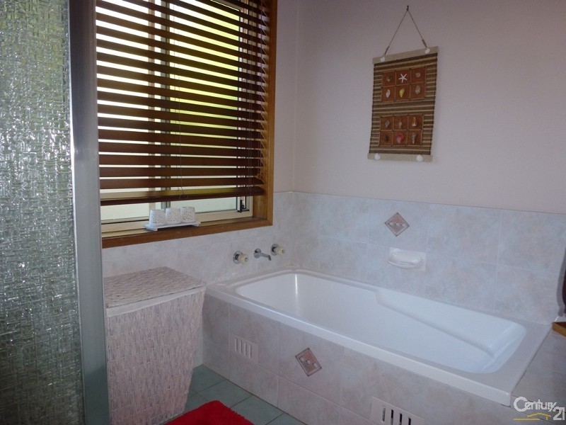 16 Kirkwood Close, Cameron Park NSW 2285