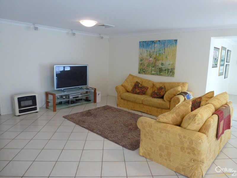 11 Libertas Road, Cameron Park NSW 2285