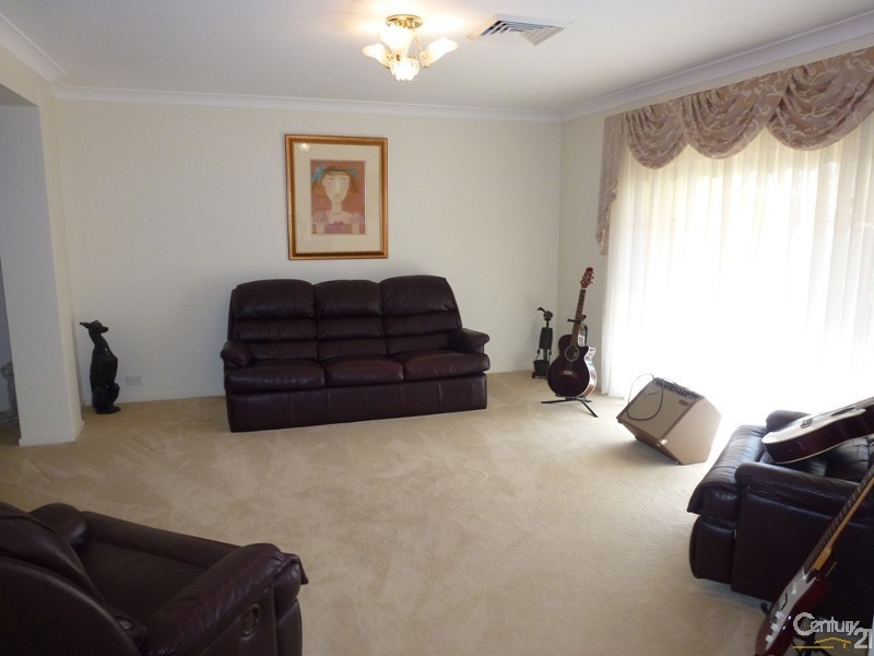 11 Libertas Road, Cameron Park NSW 2285
