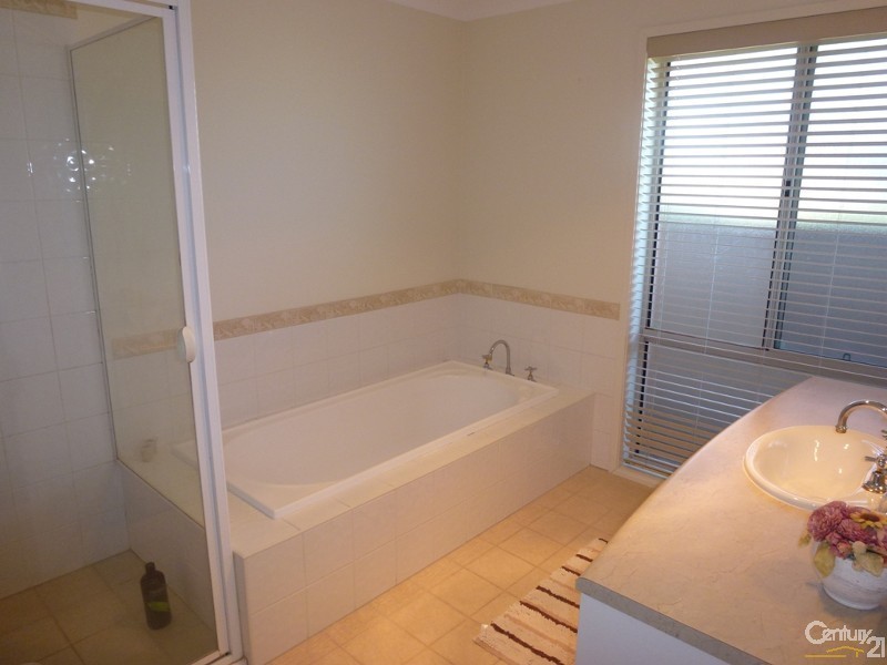 11 Libertas Road, Cameron Park NSW 2285