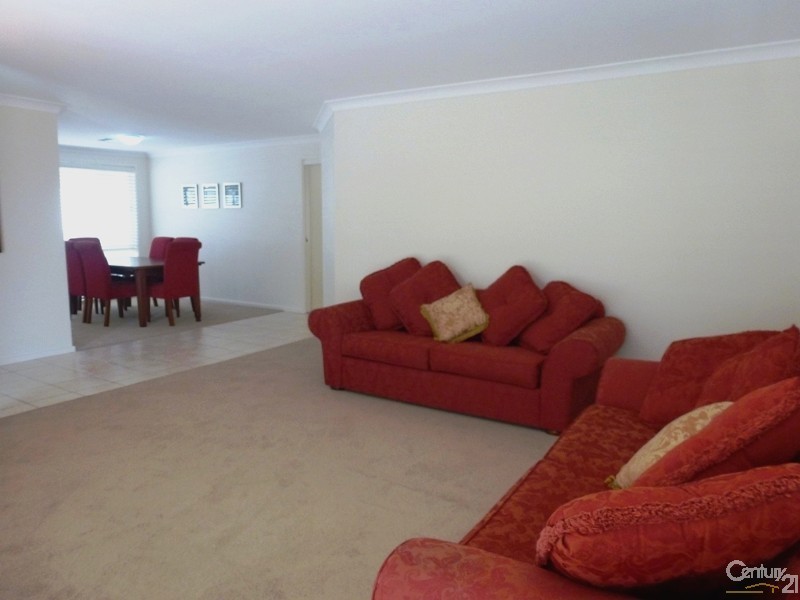 35 Springvale Circuit, Cameron Park NSW 2285