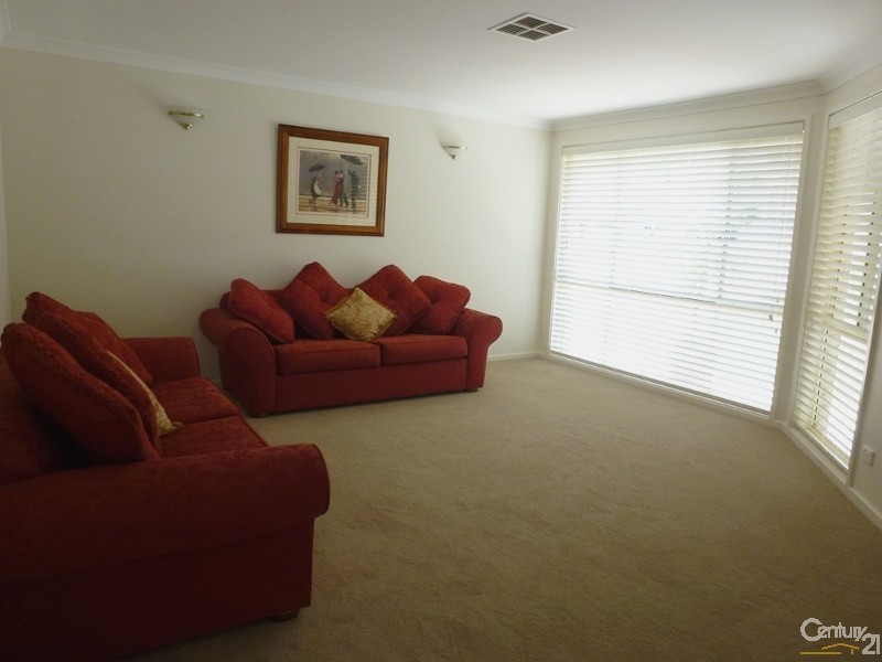 35 Springvale Circuit, Cameron Park NSW 2285