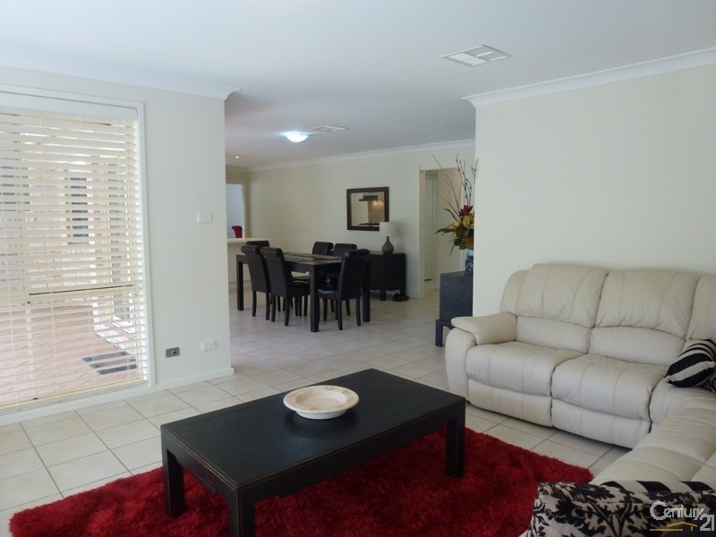 35 Springvale Circuit, Cameron Park NSW 2285