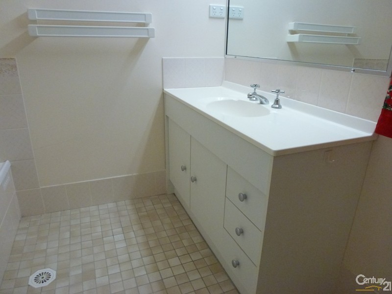 1/15 Ruston Avenue, Valentine NSW 2280