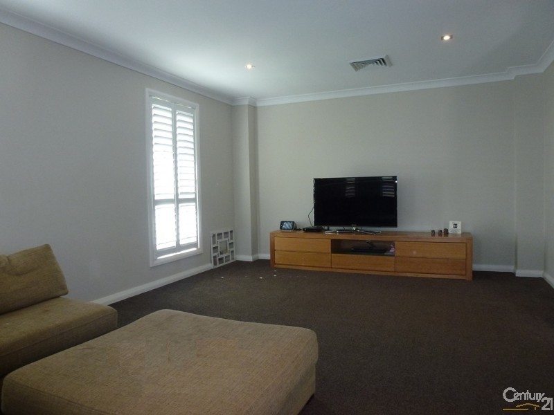 4 Emory Place, Cameron Park NSW 2285