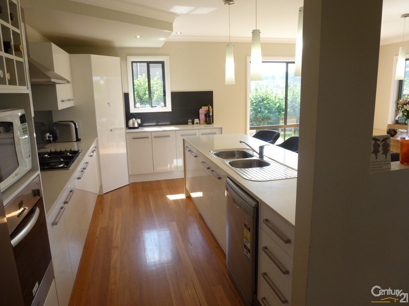 4 Emory Place, Cameron Park NSW 2285