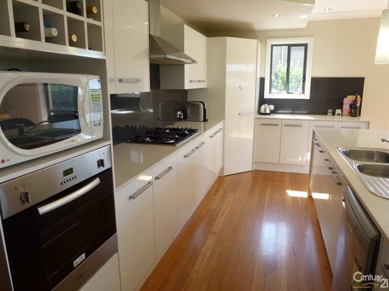 4 Emory Place, Cameron Park NSW 2285