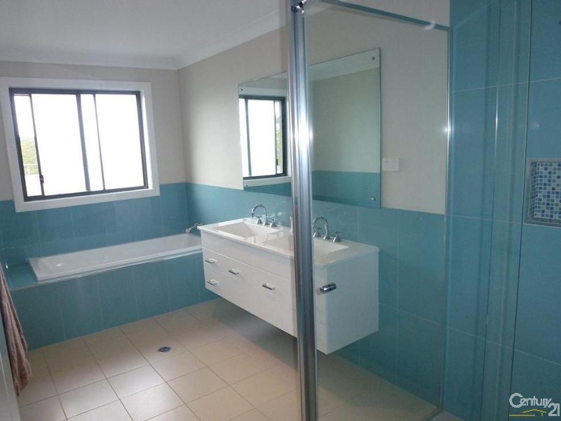 4 Emory Place, Cameron Park NSW 2285