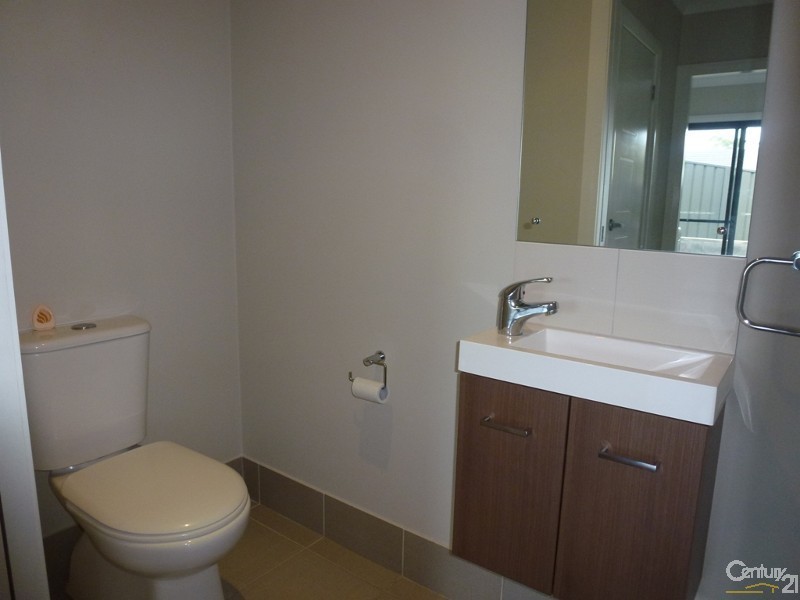 4 Emory Place, Cameron Park NSW 2285