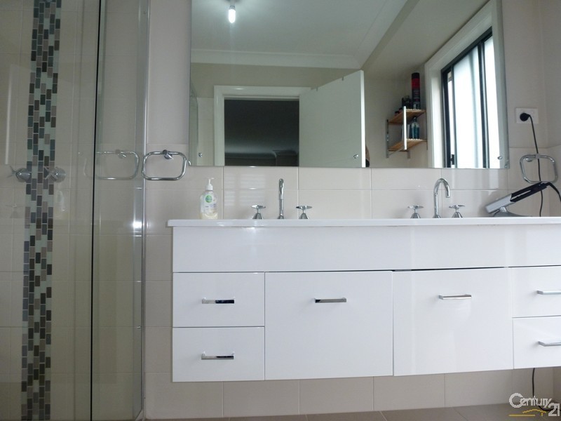 4 Emory Place, Cameron Park NSW 2285