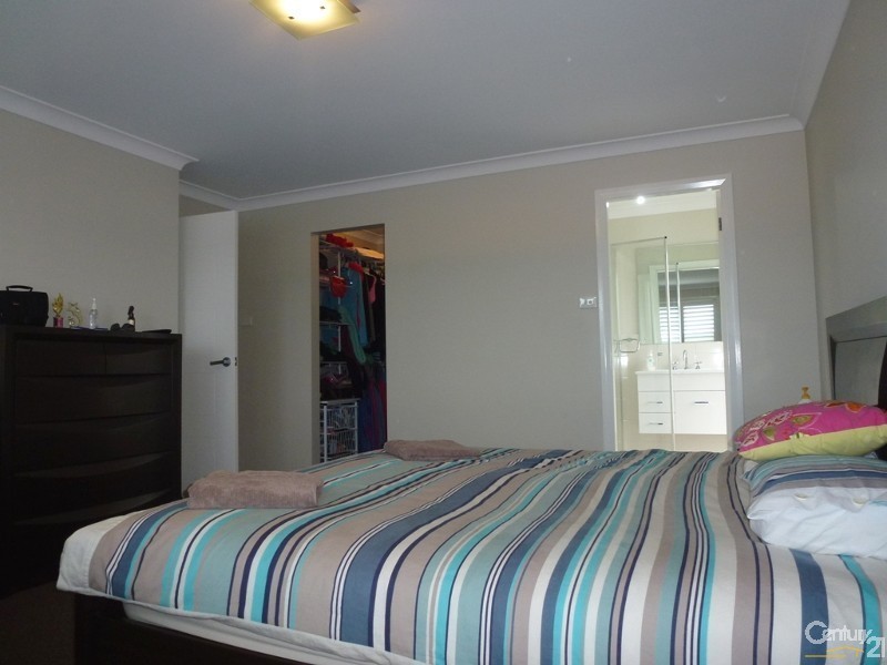 4 Emory Place, Cameron Park NSW 2285