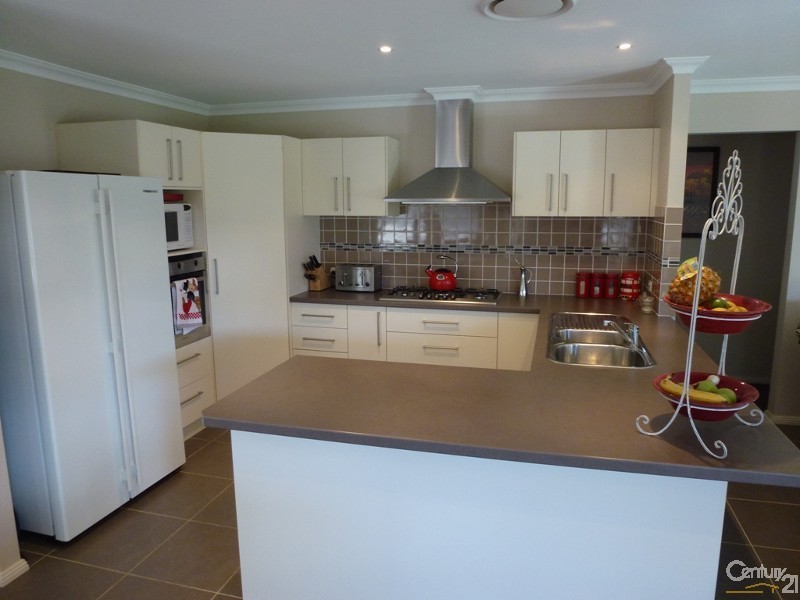 12 Konara Crescent, Fletcher NSW 2287