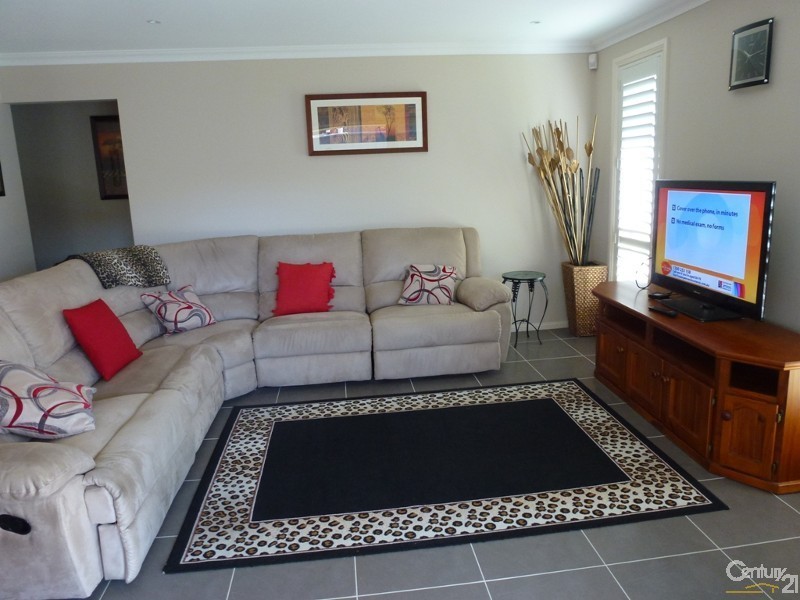 12 Konara Crescent, Fletcher NSW 2287