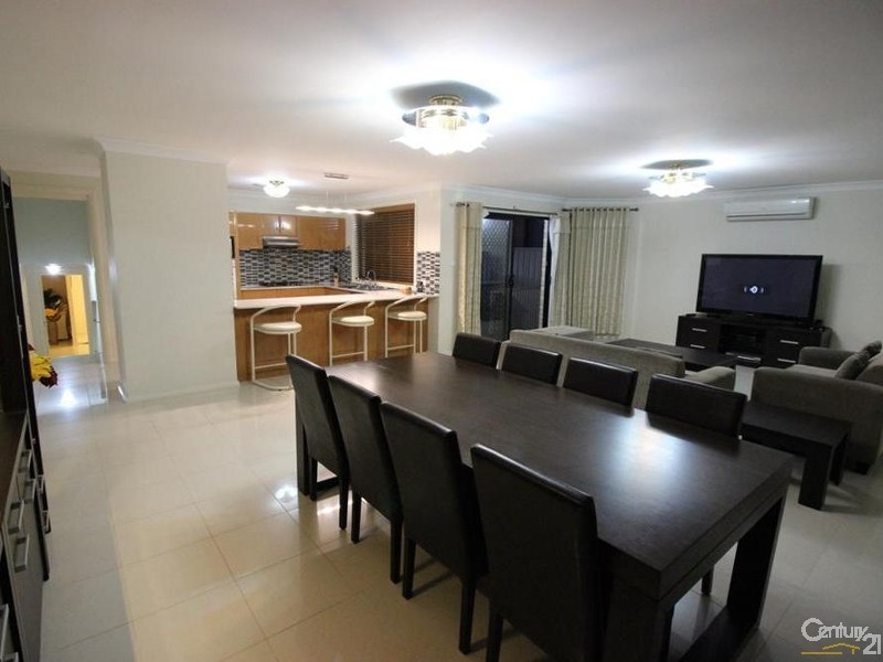 11 Clarkstone Avenue, Cameron Park NSW 2285